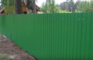 Зеленый профнастил для забора